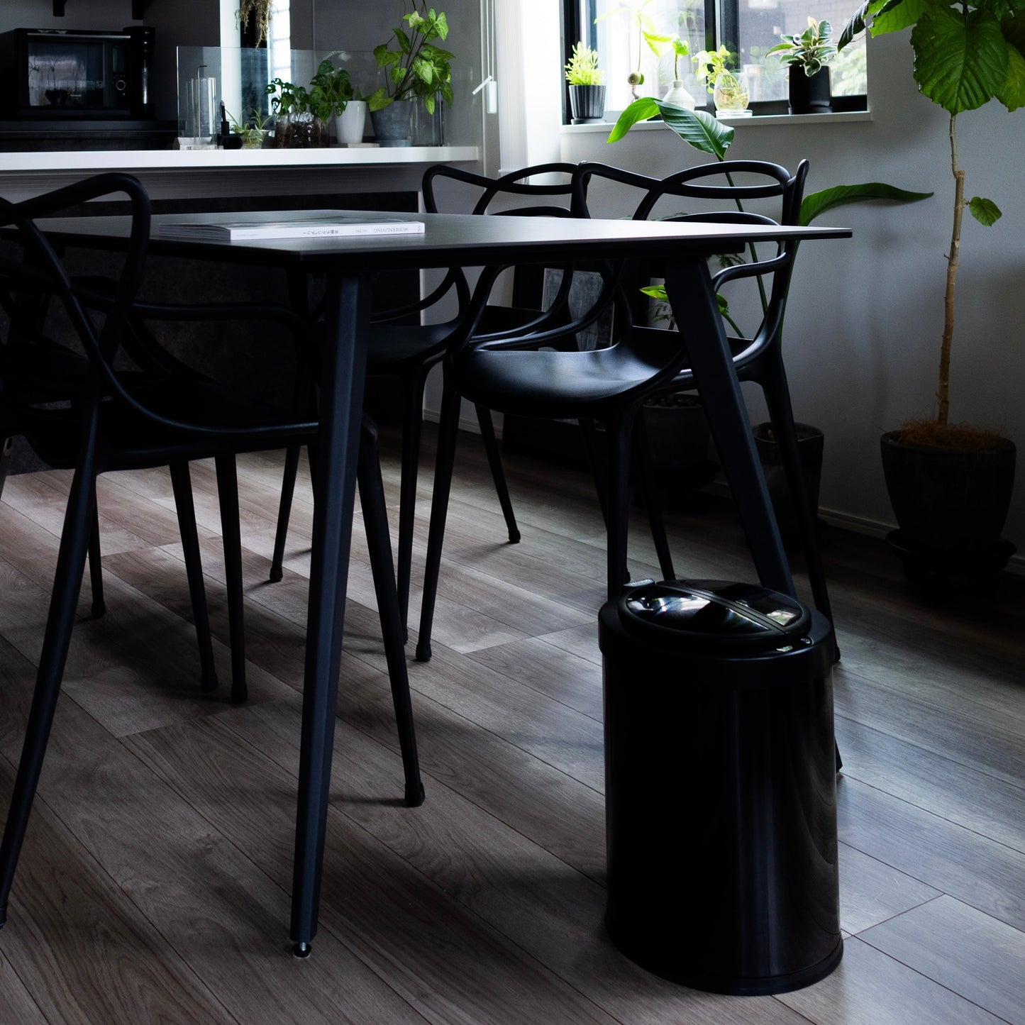 ニオイが漏れない横開きセンサー式ゴミ箱(9L) VELUNO